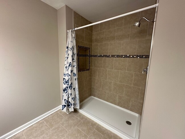 Building Photo - 2-bedroom, 2.5-bath Georgetown Colony Townhouse