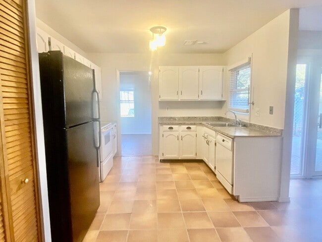 Building Photo - Sugarland Run Neighborhood |4bd  2bth 1921 sqft House | Large Yard