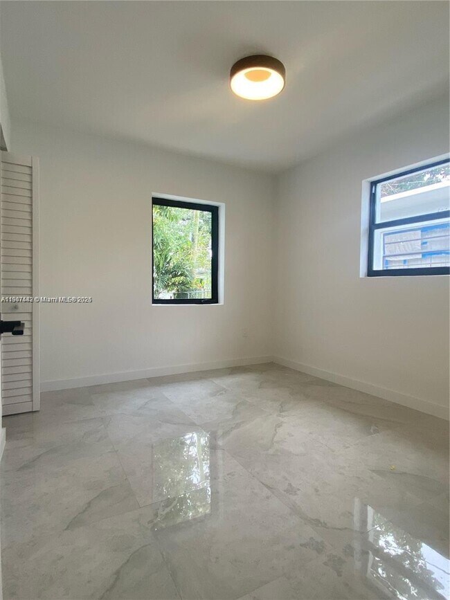 Building Photo - 4992 NW 18th Ave