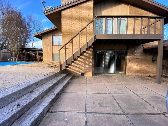 Building Photo - Two Story with In-ground Pool!