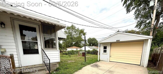 Building Photo - 5627 Clippert St