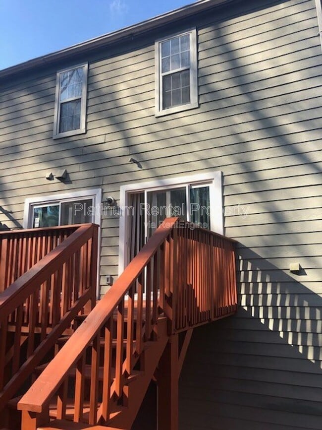 Building Photo - 6574 Meadow Green Cir