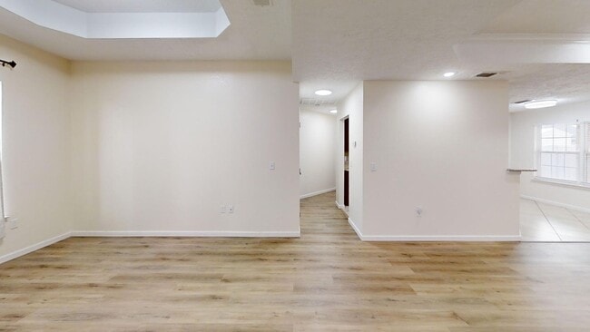 Building Photo - 2207 Boxwood Cir