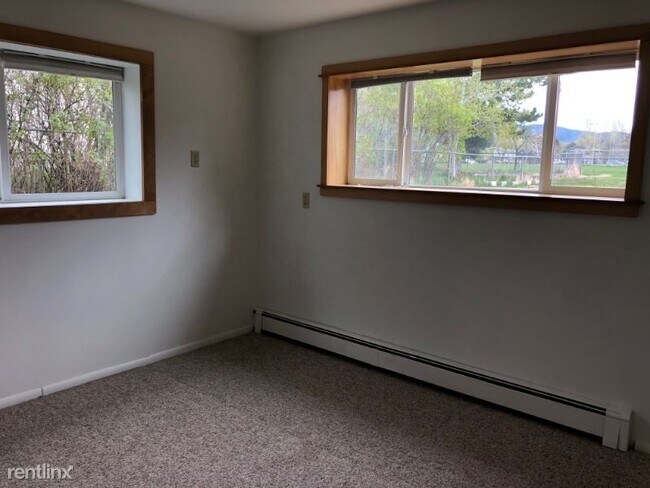 Building Photo - 3 br, 1 bath Apartment - 216B E Lincoln St