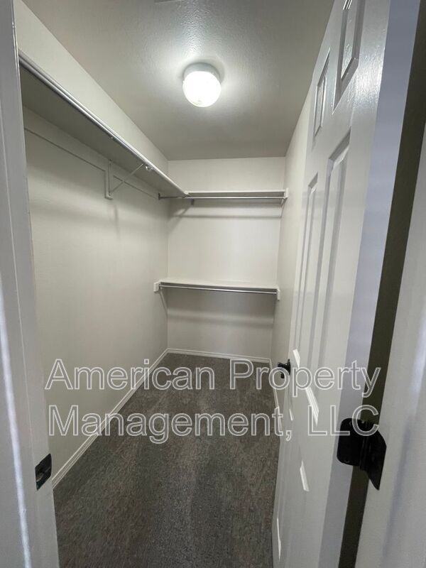 Building Photo - 12316 N 108th E Ave