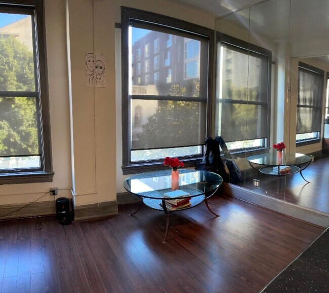 Building Photo - 108 W 2nd St