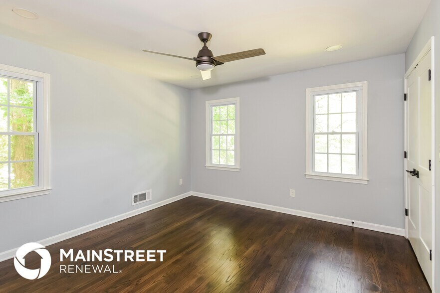 Building Photo - 2730 Cedarbrook Dr