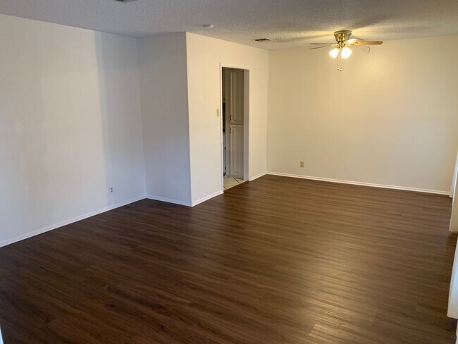 Building Photo - 9100 Tourney St