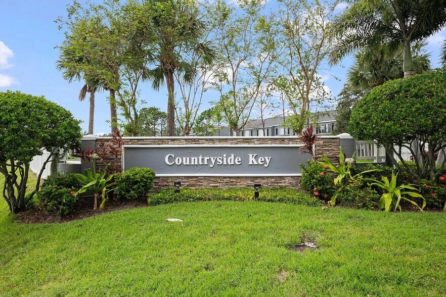 Building Photo - 318 Countryside Key Blvd