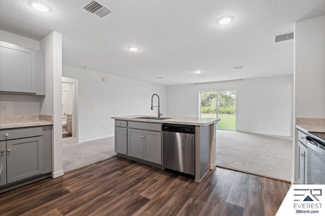 Building Photo - 23 Rocking Horse Dr