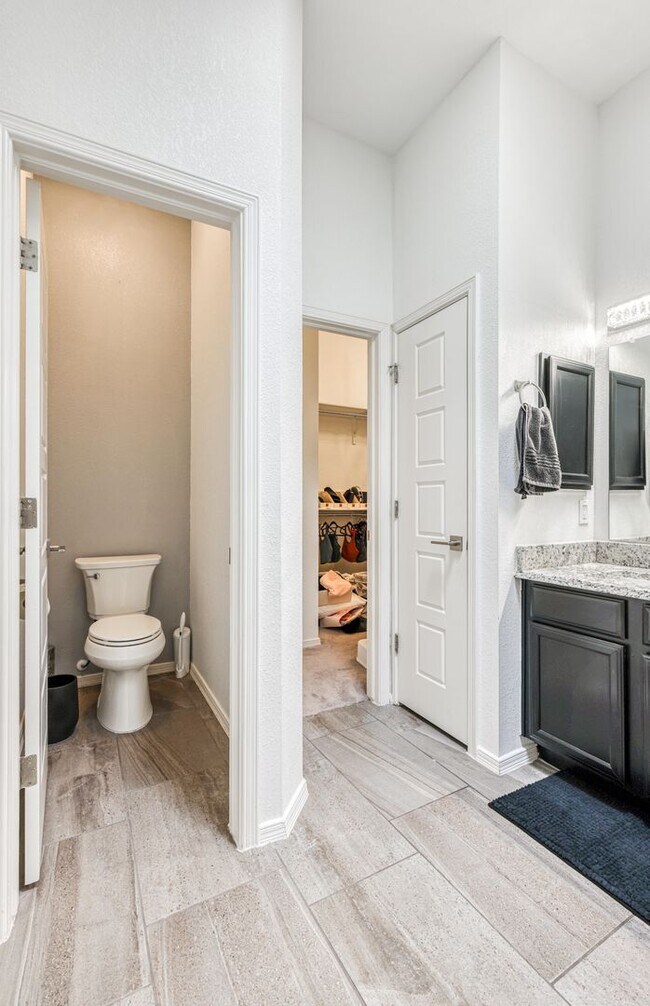 Building Photo - We have a beautiful home fully furnished with 4 bedroom-2 baths