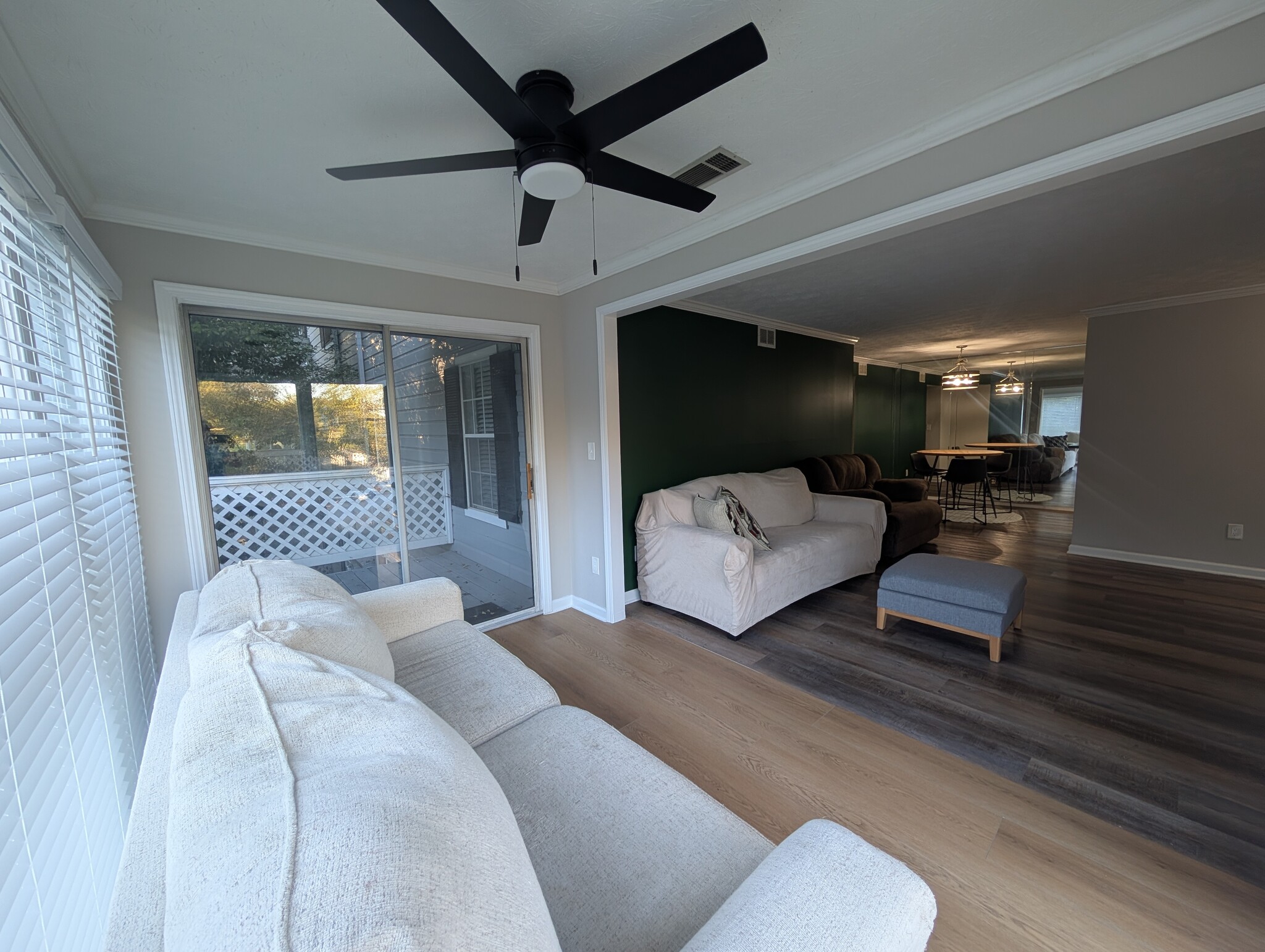 Sunroom-angle 1 - 1302 Natchez Trce
