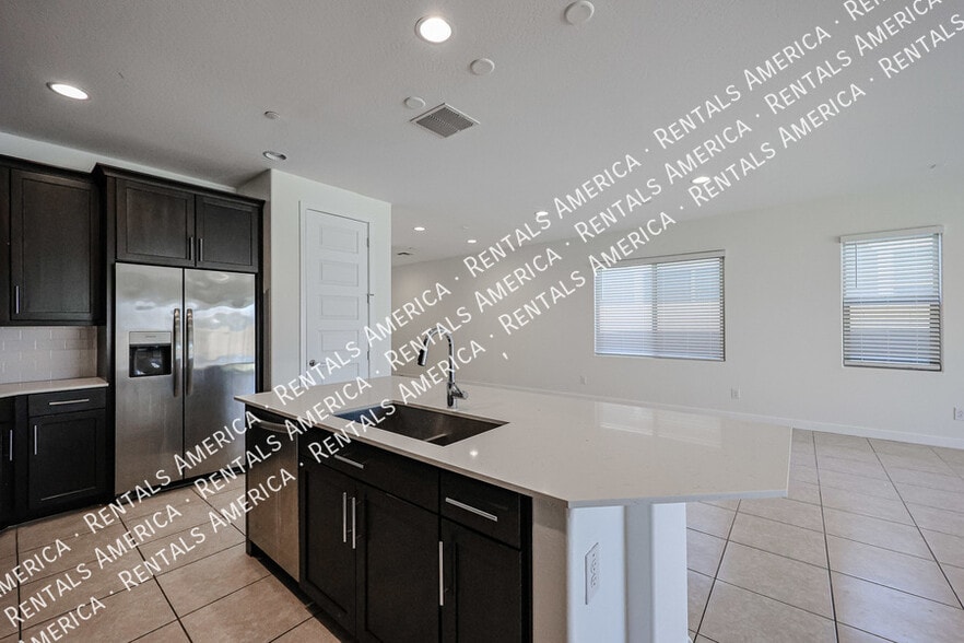 Building Photo - 9718 E Tahoe Ave