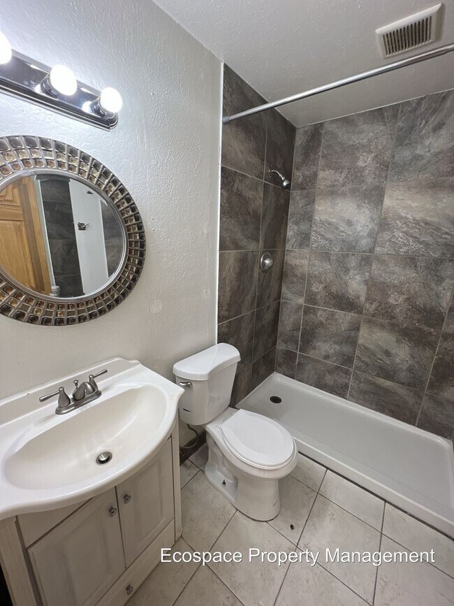 Building Photo - 2 Bedroom 1 Bathroom Apartment in Aurora