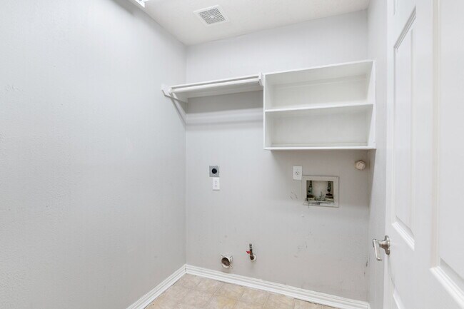 Building Photo - "Spacious 4-Bed Oasis with 2 Full Baths in Spring, TX - 2,235 Sq Ft of Comfort!"