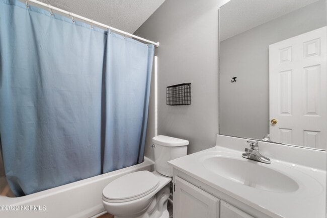 Building Photo - 128 Sweet Water Dr