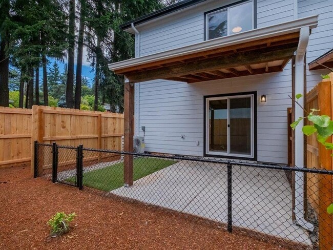 Building Photo - 1390 Overlook Ave NW