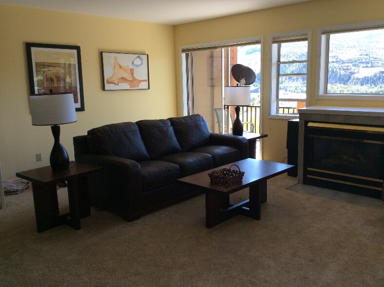 Building Photo - 460 Moonridge Dr