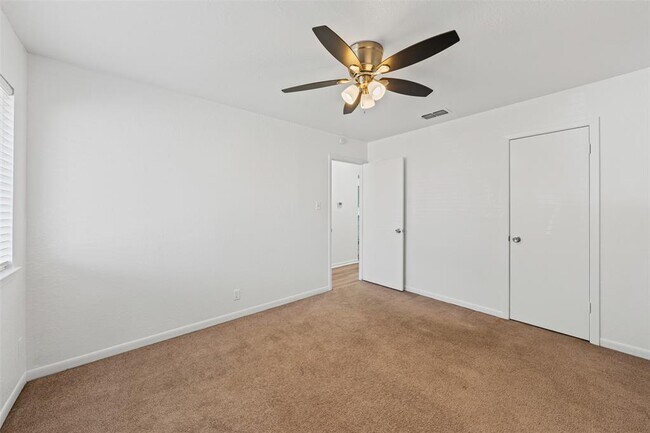 Building Photo - 2313 Paul Revere St