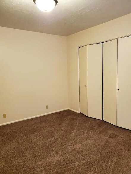 Building Photo - 1177 N Fairfield Rd