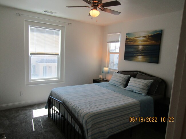 Building Photo - Beautiful Newer Two Story Home in The Gate...