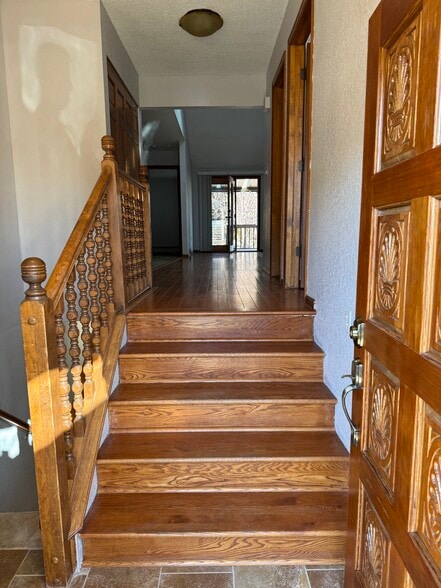 Main Entry - 5510A TOWNSEND PL