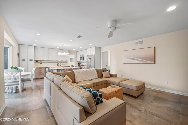 Building Photo - 202 2nd Ave