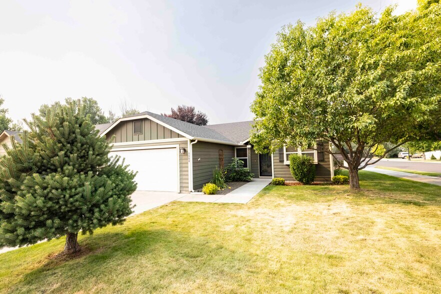 Building Photo - 1300 SW Greeley St