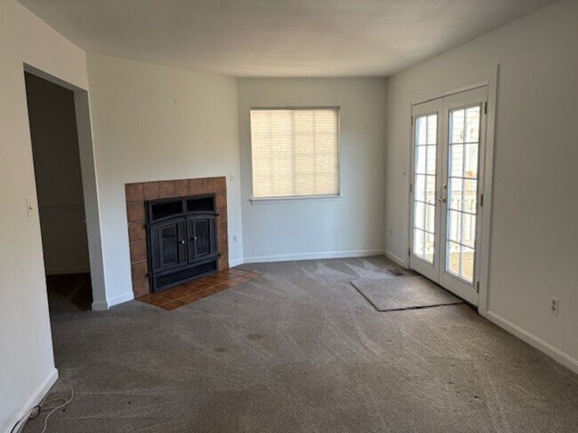 Building Photo - Large End Unit Townhome near Downtown Annapolis and Navy Stadium!