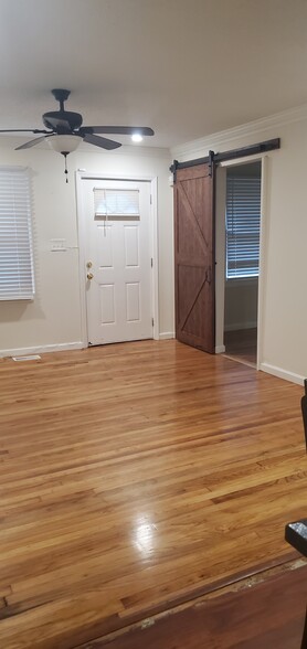 Building Photo - 3072 Lone Oak Ave SW