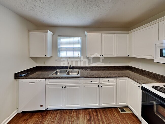 Building Photo - 615 Glen Valley Trl