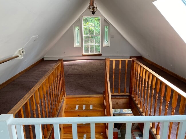 Building Photo - 34 Oakwood Trail S