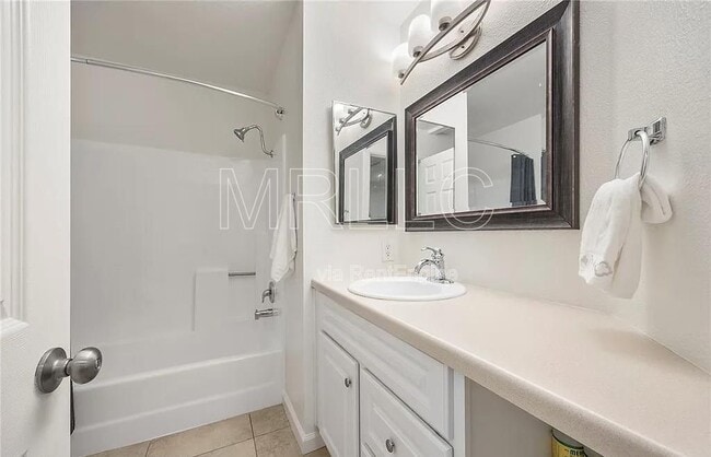 Building Photo - 1068 Calle Del Cerro