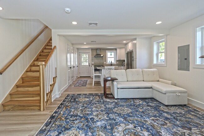 Building Photo - 33 Fairwood Ave