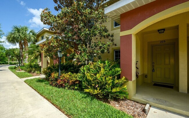 Building Photo - Lakeside Village Townhouse 2 Bedroom  2.5 Bath Available for Short-Term Rental