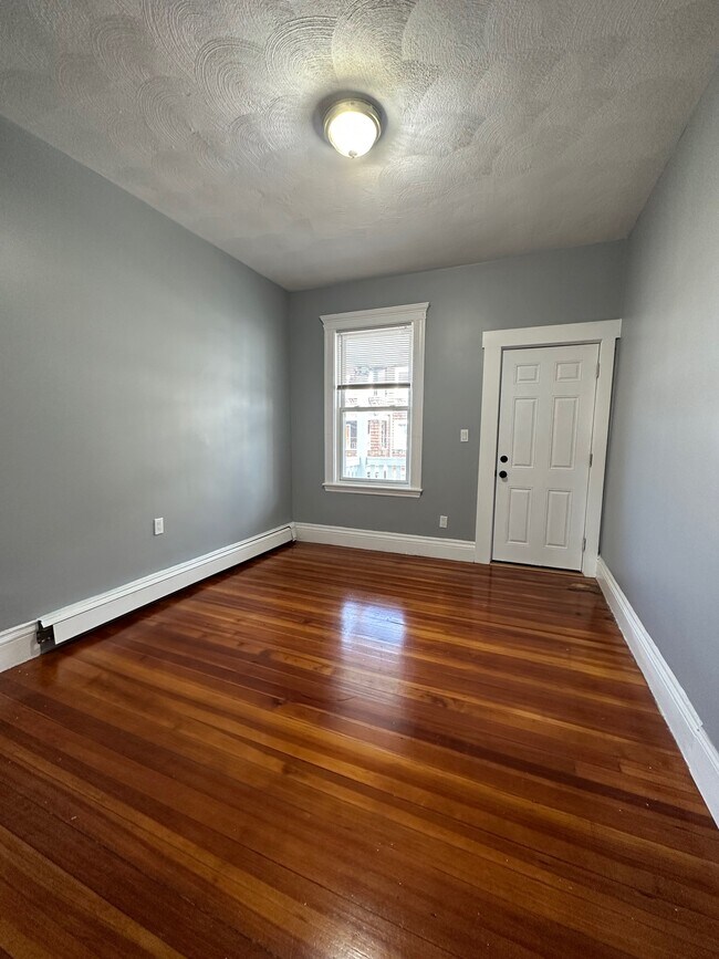 Building Photo - 77 Bellingham St