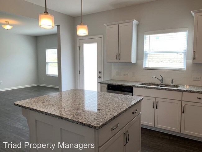 Building Photo - 3 br, 2.5 bath House - 106 Aden Place