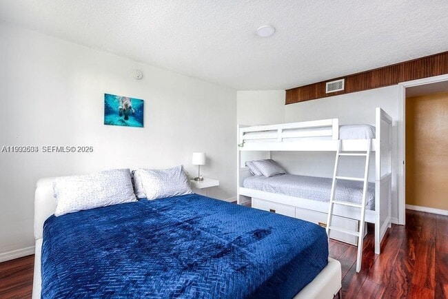 Building Photo - 19999 E Country Club Dr