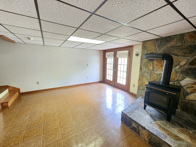 Building Photo - Marion Rental!