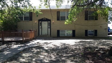 Building Photo - 746 Demaret Dr