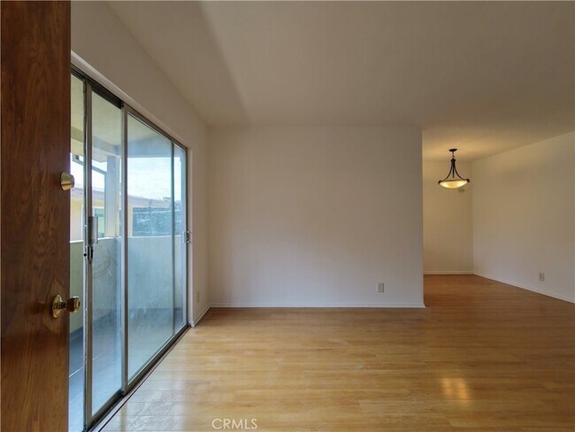 Building Photo - 919 N Orange Grove Ave