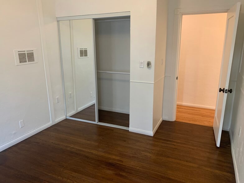 Building Photo - 802 N Sweetzer Ave