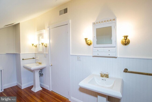 Building Photo - 67 Ferry St