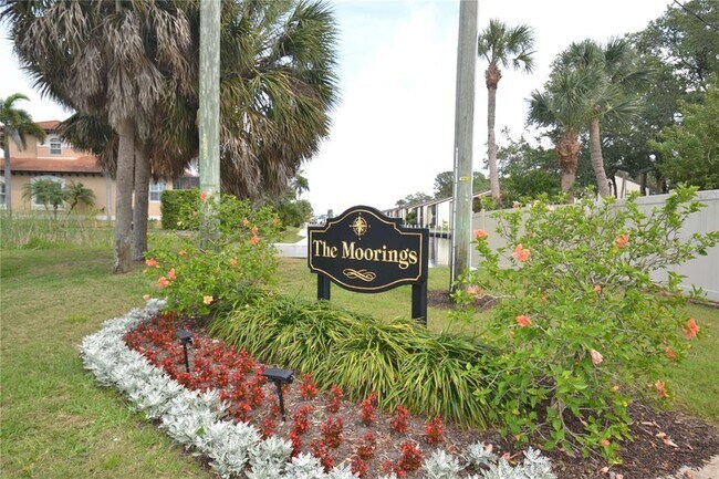 Building Photo - 329 Moorings Cove Dr