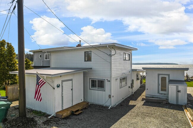 Building Photo - 260 E Driftwood Shores Rd