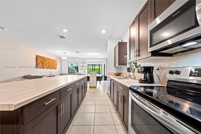 Building Photo - 25557 SW 109th Ave