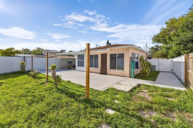 Building Photo - 2229 Casa Vista Dr