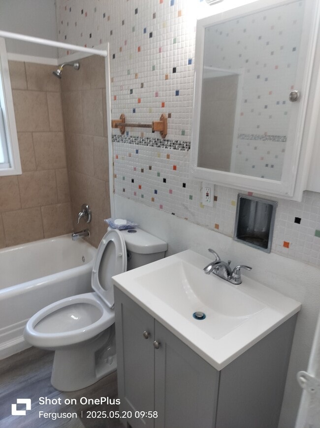 Building Photo - 811 Arline Dr