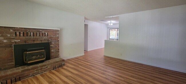 Building Photo - Great Palo Cedro Neighborhood