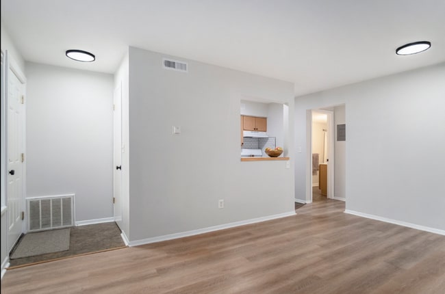 Building Photo - 2721 Madelyn Dr SW